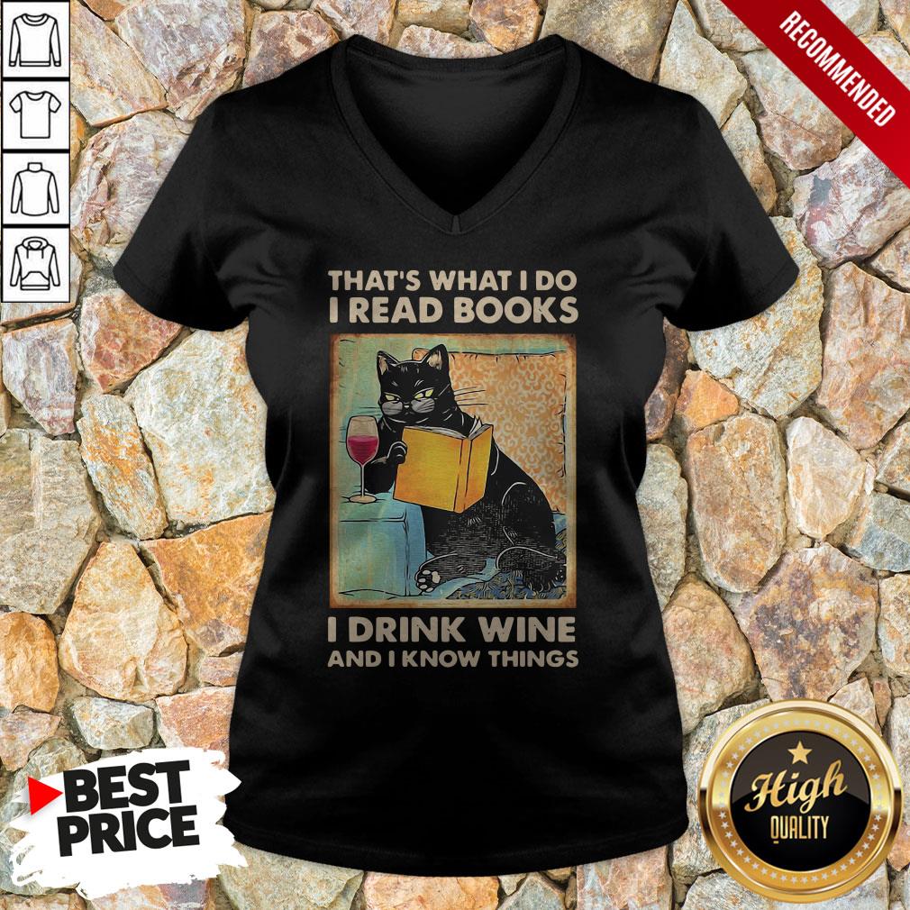 Black Cat That’S What I Do I Read Books I Drink Wine And I Know Things V-neck