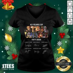 43 Years Of Star Wars 1977 2020 Signatures V-neck- Design By 1tees.com