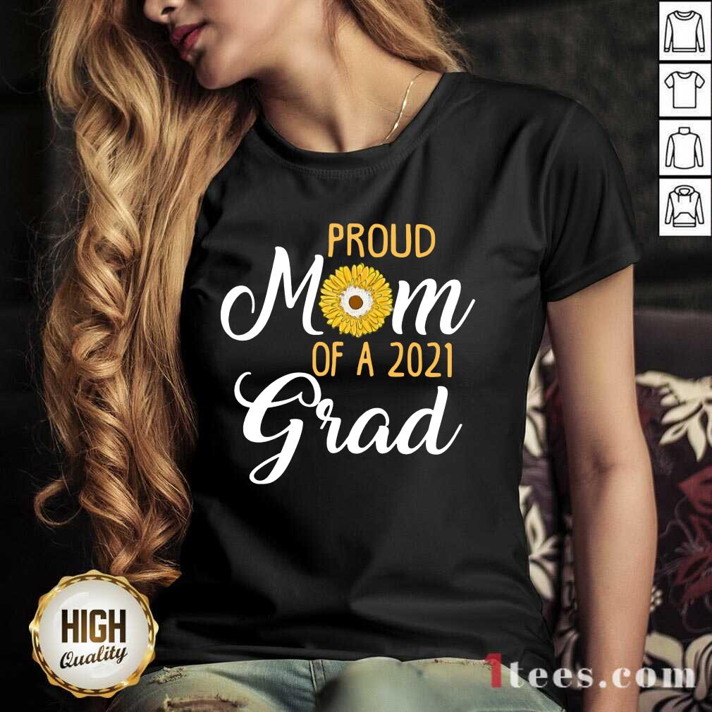 Good Sun Flower Proud Mom Of A 2021 Grad V-neck